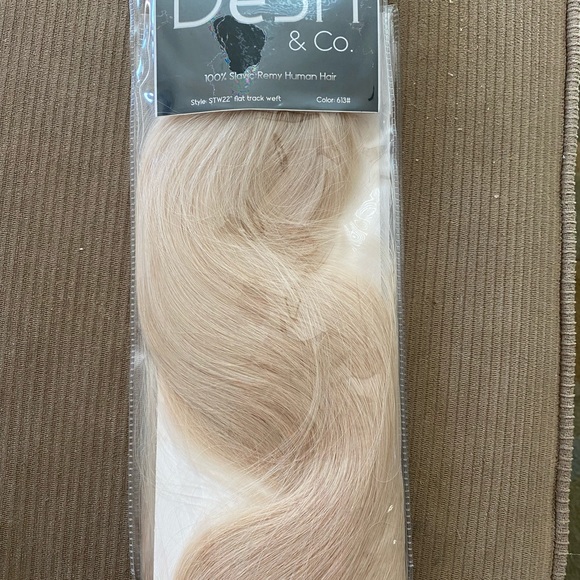 Desh & Co. 22 inch weft sew in extensions! Brand new! - Picture 4 of 4